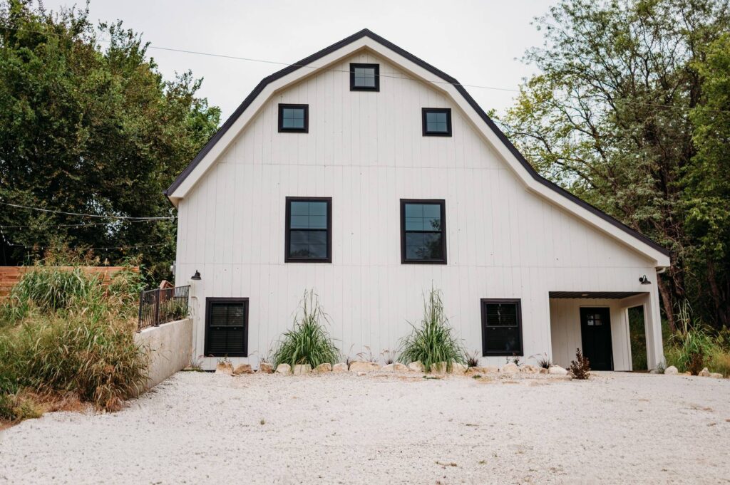 Platte River Barn - 19920 Barn Northwest Farley Hampton Road